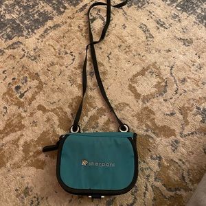 Sherpani crossbody wallet/purse